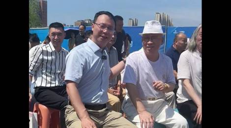 海銘集團(tuán)董事長、梁山商會(huì)會(huì)長門振春邀請(qǐng)張博會(huì)長參加揭牌儀式并高度評(píng)價(jià)！